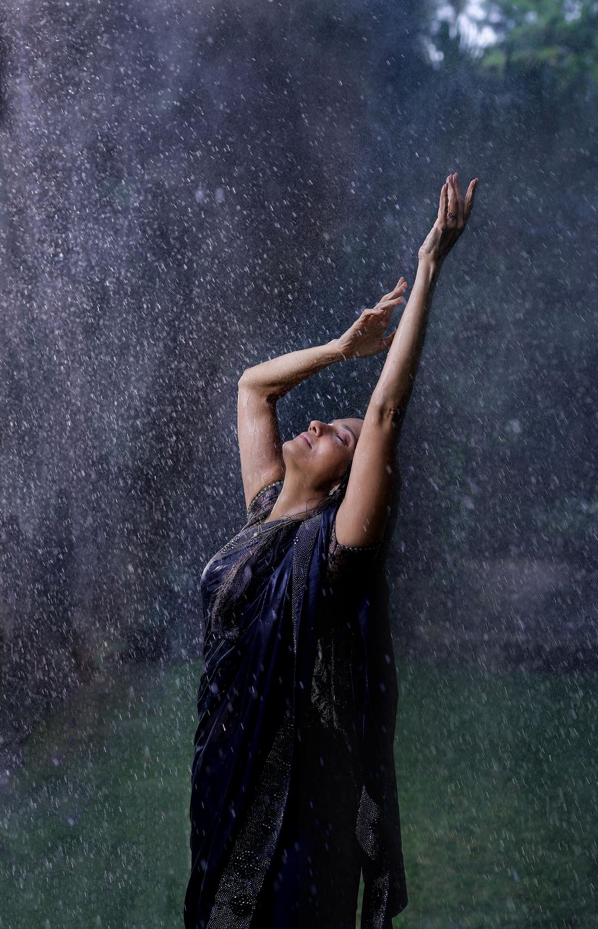 फिल्म एक नृत्य संस्थान के सिर के जीवन का पता लगाती है फिल्म एक नृत्य संस्थान के सिर के जीवन का पता लगाती है