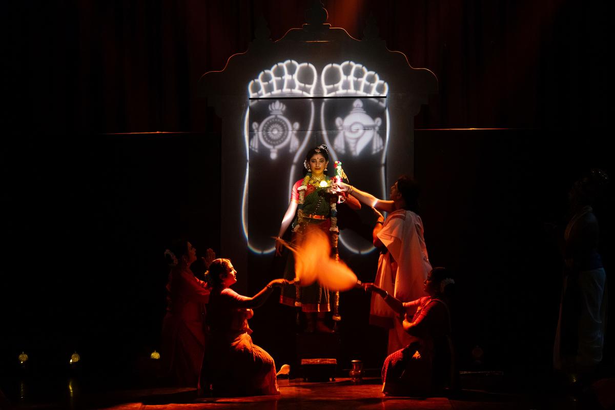 रंगनाथ के साथ अंडाल के विलय के दृश्य की अद्भुत कल्पना की गई थी।