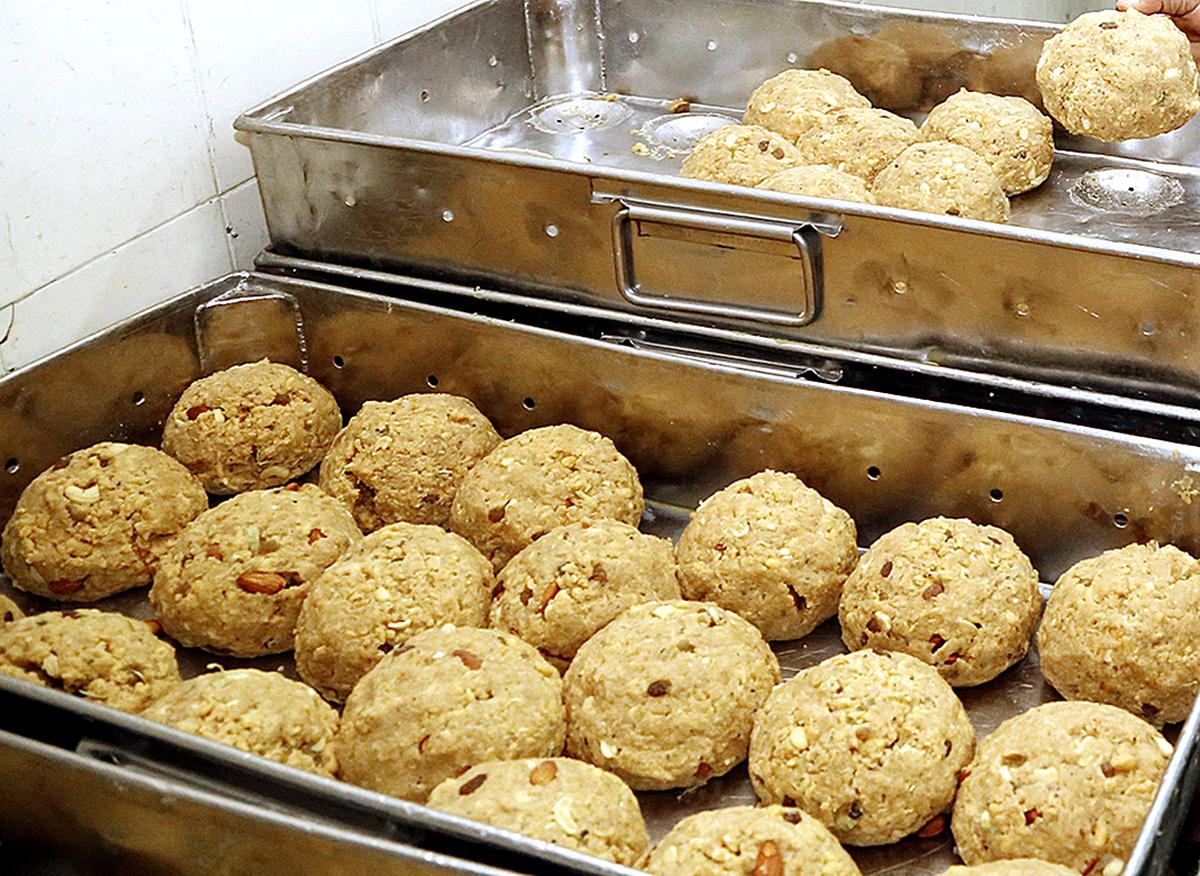 శ్రీవారి పాదాల చెంత చెన్నై సూపర్ కింగ్స్.. తిరుమల చరిత్రలో నిలిచిపోయే భారీ విరాళం..బయటపడ్డ ఆసక్తికర నిజం