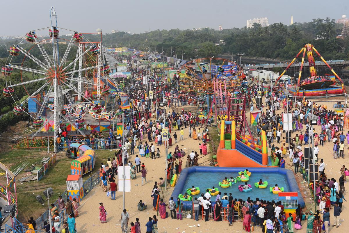 Vista da multidão na feira comercial em Island Grounds, em Chennai, em 16 de janeiro de 2018