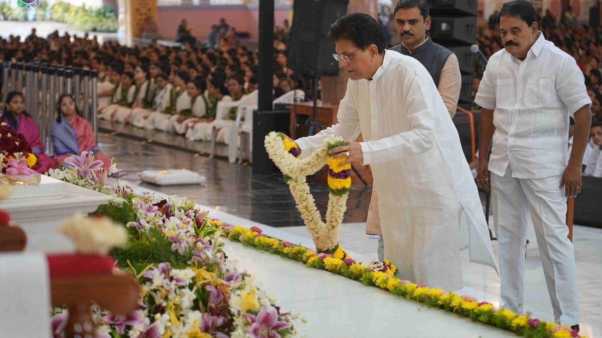 CJI Gavai, Union Minister Piyush Goyal visit Prashanti Nilayam in Puttaparthi