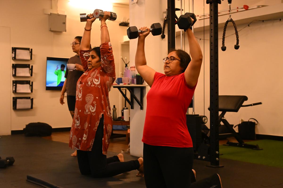 An overhead press.