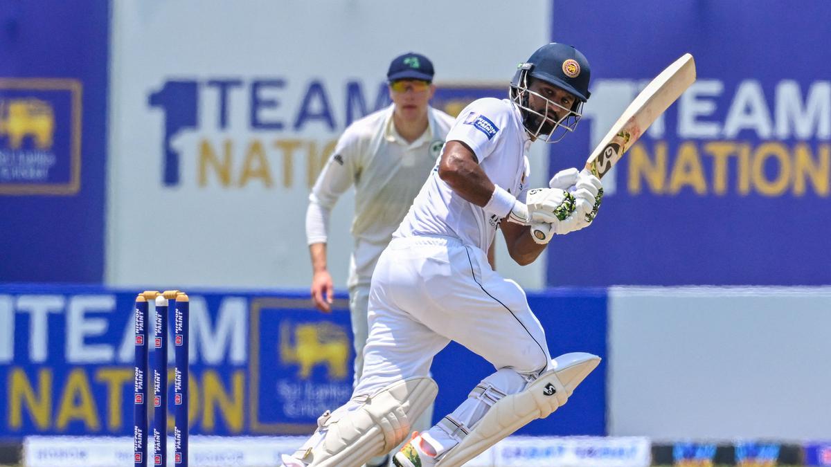Karunaratne, Mendis take Sri Lanka to 386-4 vs. Ireland