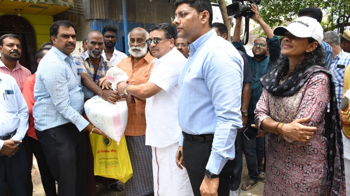 Minister hands over ration items to public under Thayumanavar scheme in Madurai