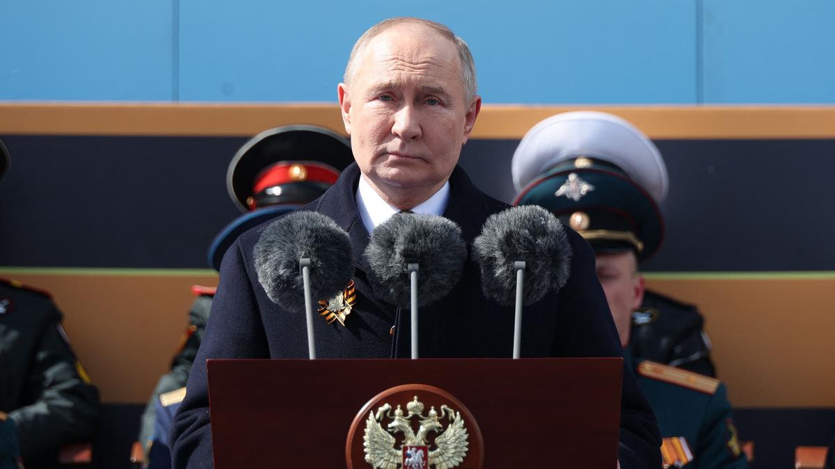 Putin says on Victory Day that Russia won't let itself be threatened