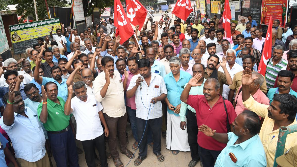 TNSTC technical staff stage protest