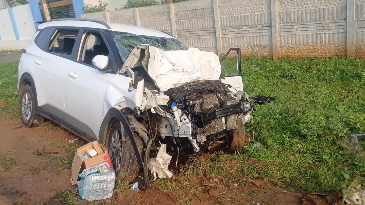 At least five killed, seven injured as car rams into stationary vehicle near Tamil Nadu’s Keelakarai