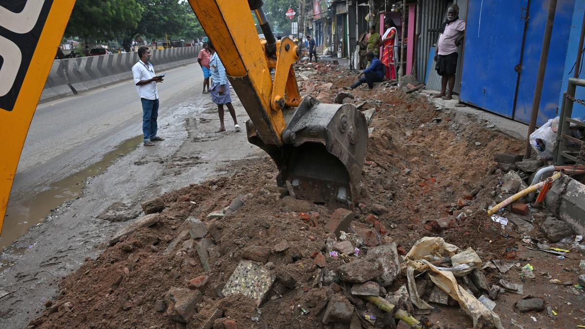 Encroachments along Fatima College - Paravai  stretch removed