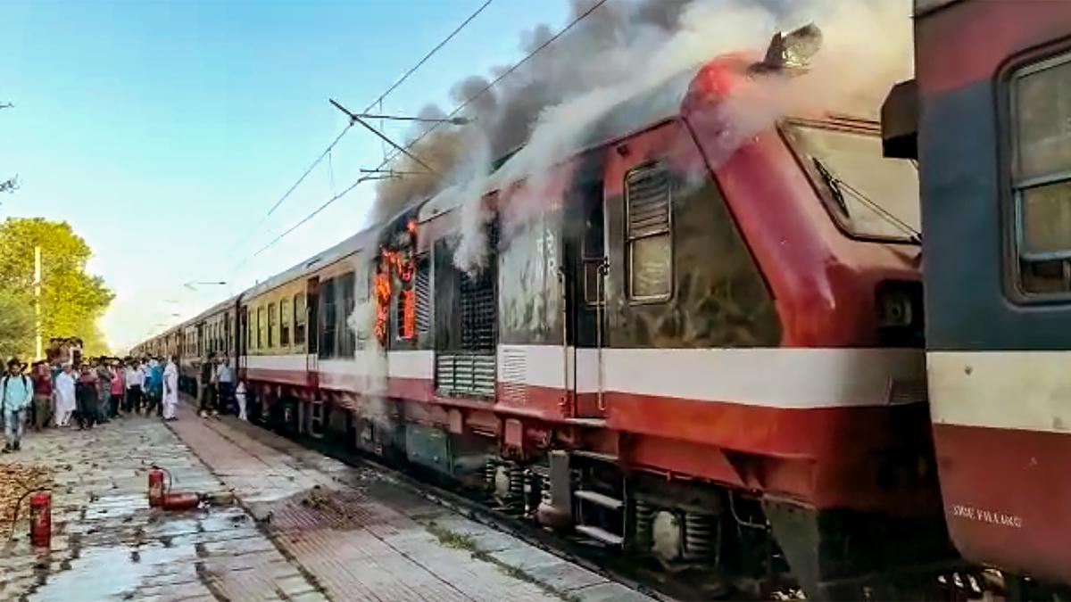 Madhya Pradesh: Two coaches of Ratlam-Ambedkar Nagar train catch fire; no casualty