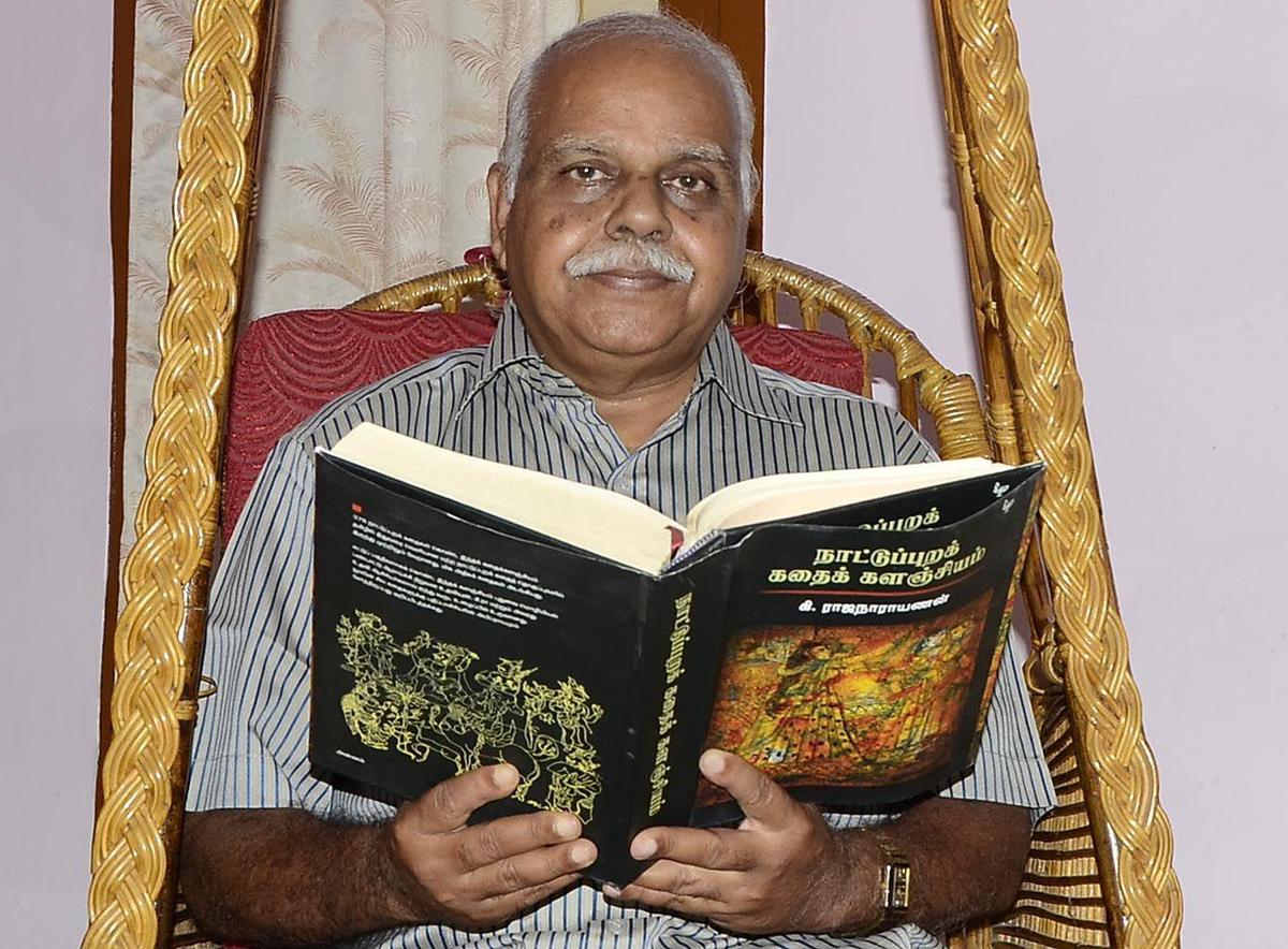 Il professor Aru Ramanathan, ricercatore di canti e tradizioni popolari, era l'ex capo del Dipartimento di Folklore, Università Tamil, Thanjavur.