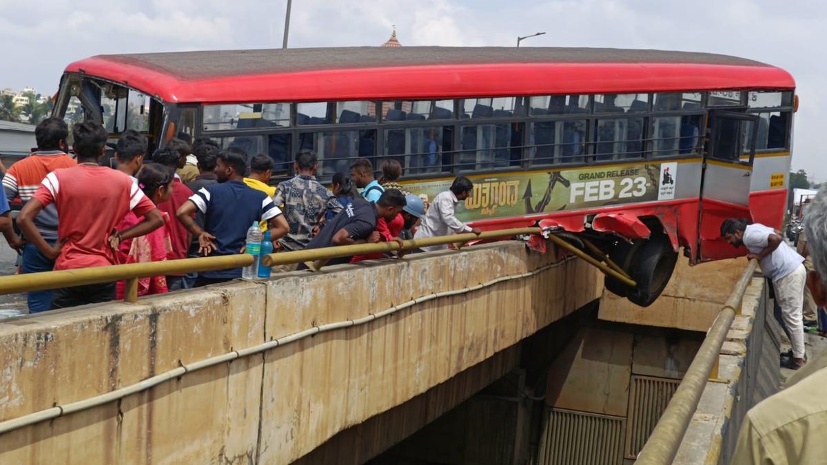 Eight injured as KSRTC bus crashes into median, dangles from flyover near Nelamangala in Bengaluru