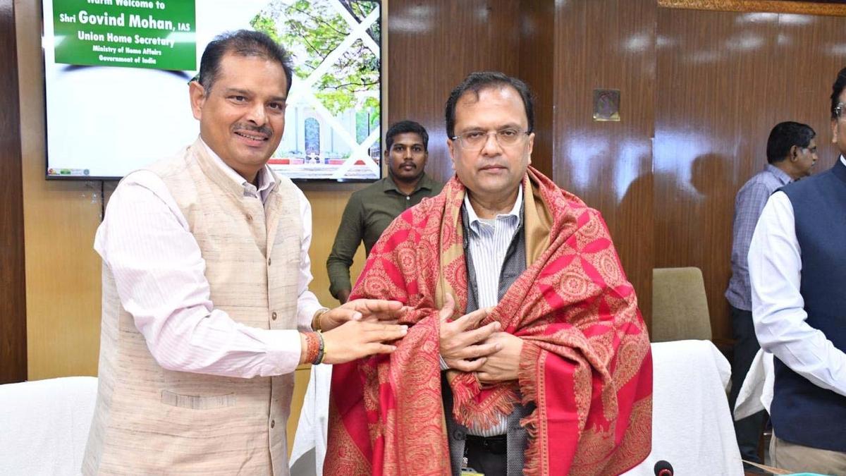 Create awareness on the benefits of power privatisation, Union Home Secretary tells officials in U.T.