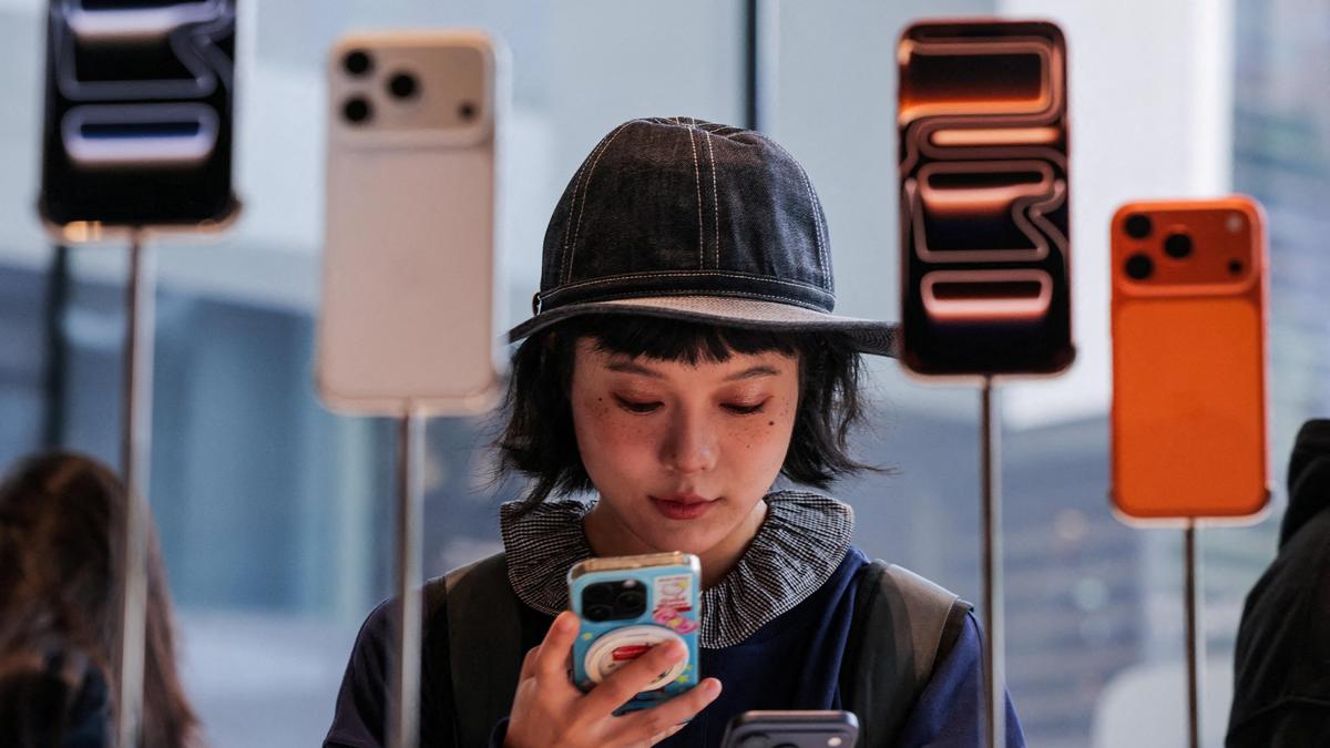 Between Apple’s iPhone 17 series, Samsung Galaxy S25, and Google’s Pixel 10 Pro, which one wins the WiFi battle?
Premium