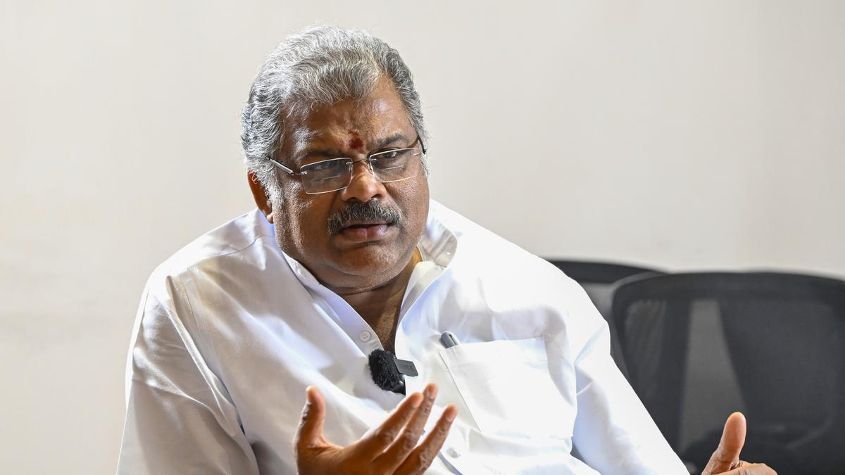 Vasan urges Centre, T.N. govt. to safeguard livelihood of handloom weavers