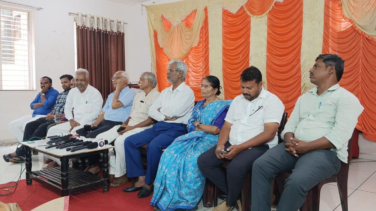 Agitation committee condemns govt. decision to set up PPP model college