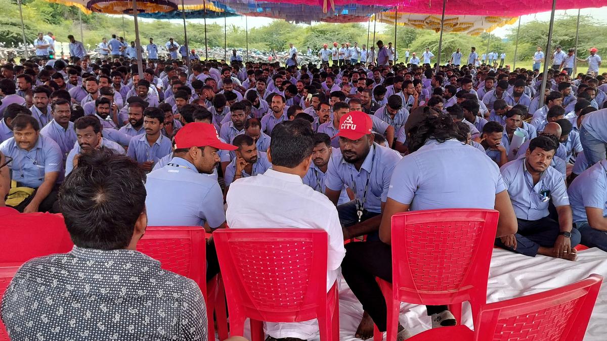 Police detain 100 Samsung workers, union leaders for protest march in Chennai