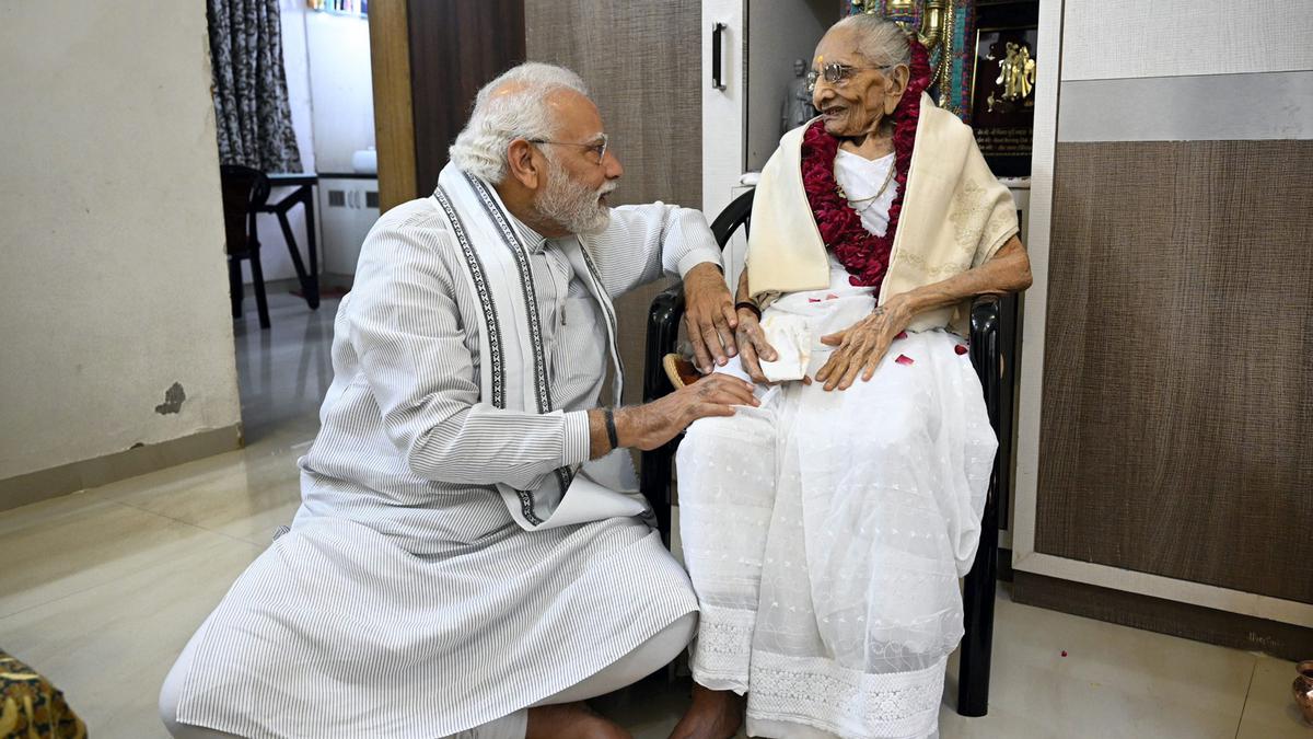 PM Modi on way to Gandhinagar after mother Hiraben passes away