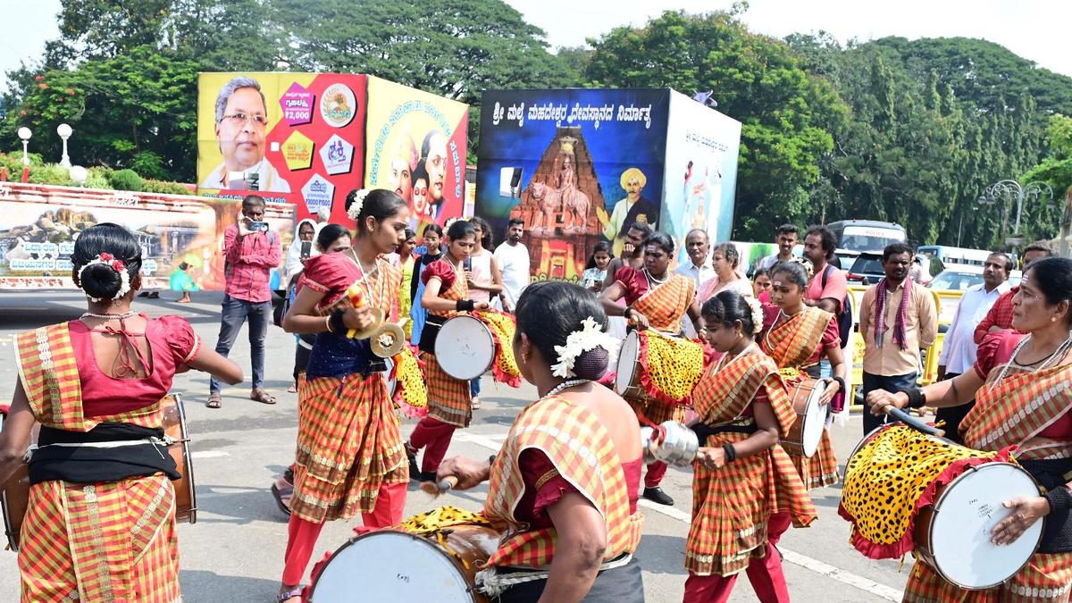 Procession marks Kanakadasa Jayanti celebrations in Mysuru