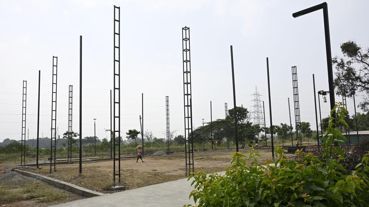 Coimbatore Corporation begins turf work at Kumarasamy Lake bund