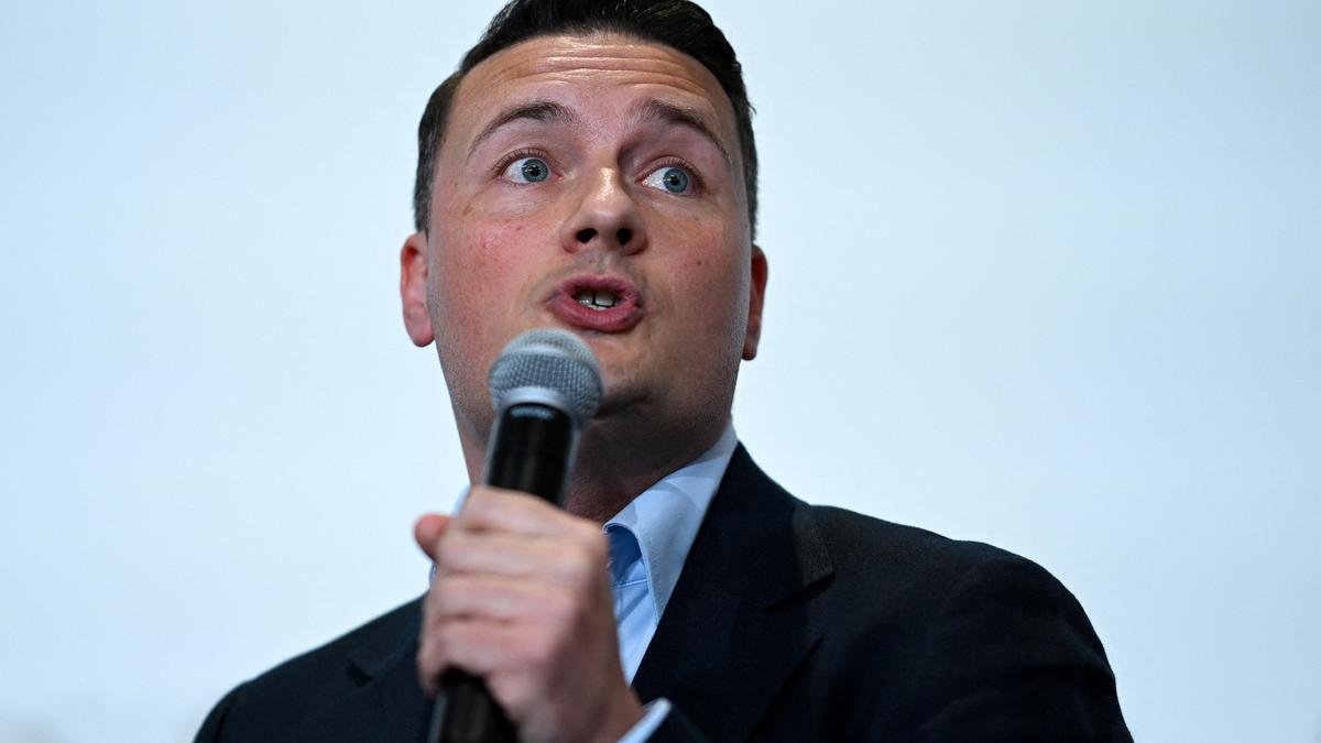 U.K.'s ex-Health Minister Streeting says will run to replace PM Starmer