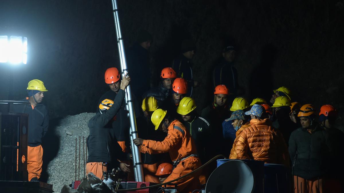 Uttarkashi tunnel rescue delayed as drill machine hits hurdle