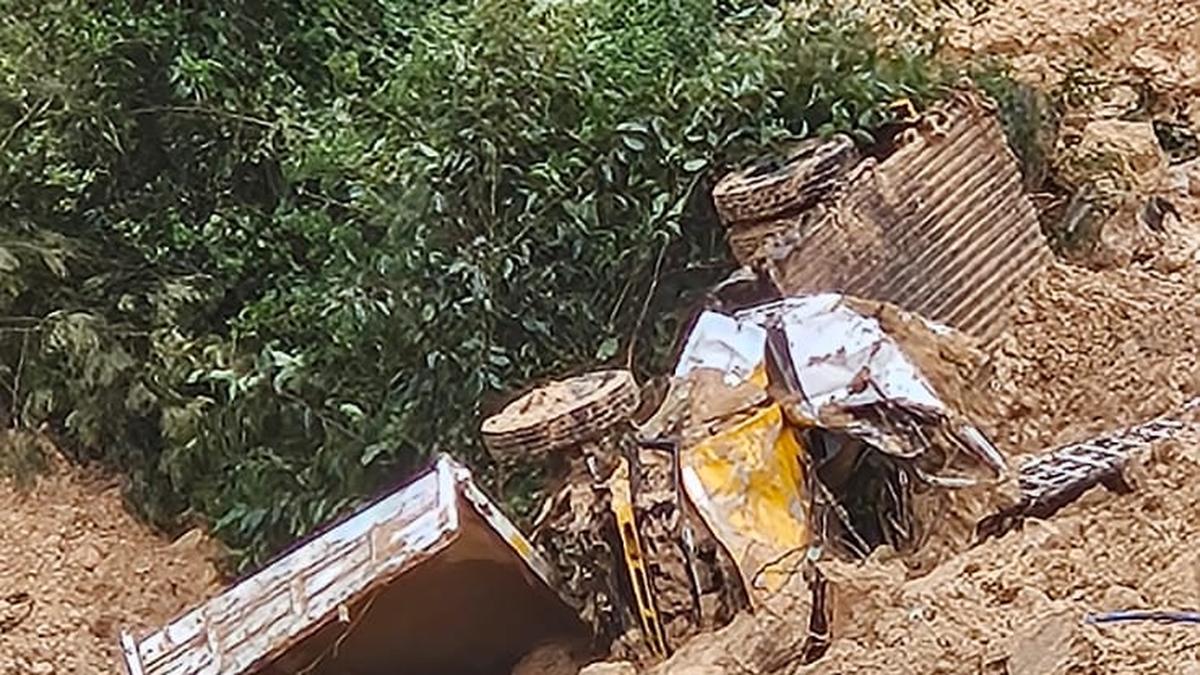 Two major landslips hit Munnar in Idukki; one dies