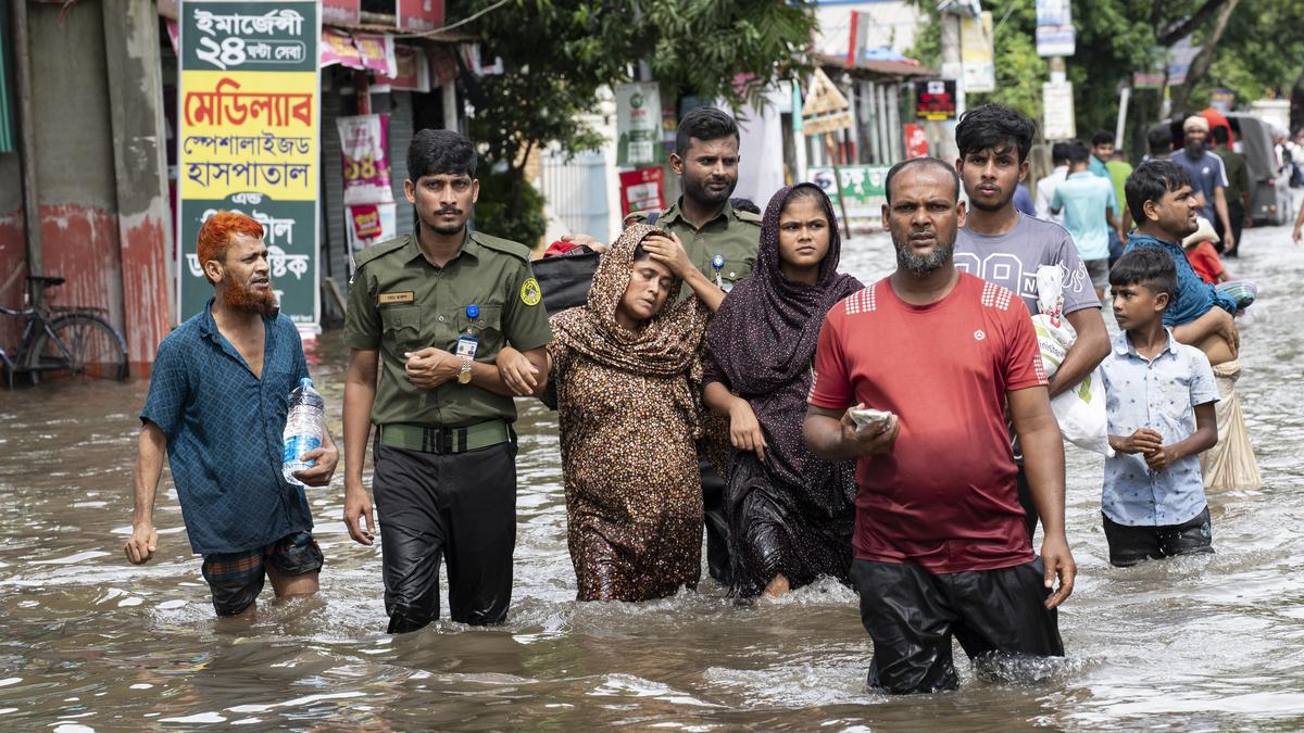 Monsoon foods kill 15 people, maroon over 4.5 million in Bangladesh