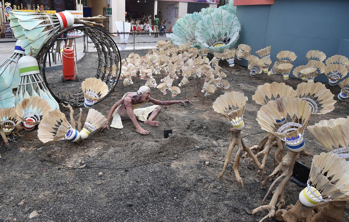   Shuttlecocks and badminton rackets in front of the marquee convey the impression that “refugees are nothing but shuttlecocks lobbed to each other’s side by two countries”.