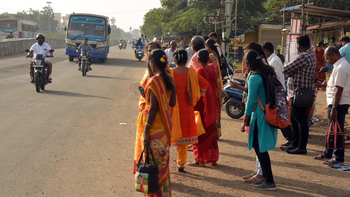 Sans shelters, passengers face ordeal at Mathur bus stoppage