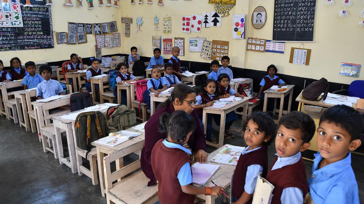 Writers, educationists urge government to withdraw decision to open 3,000 English medium schools in Karnataka