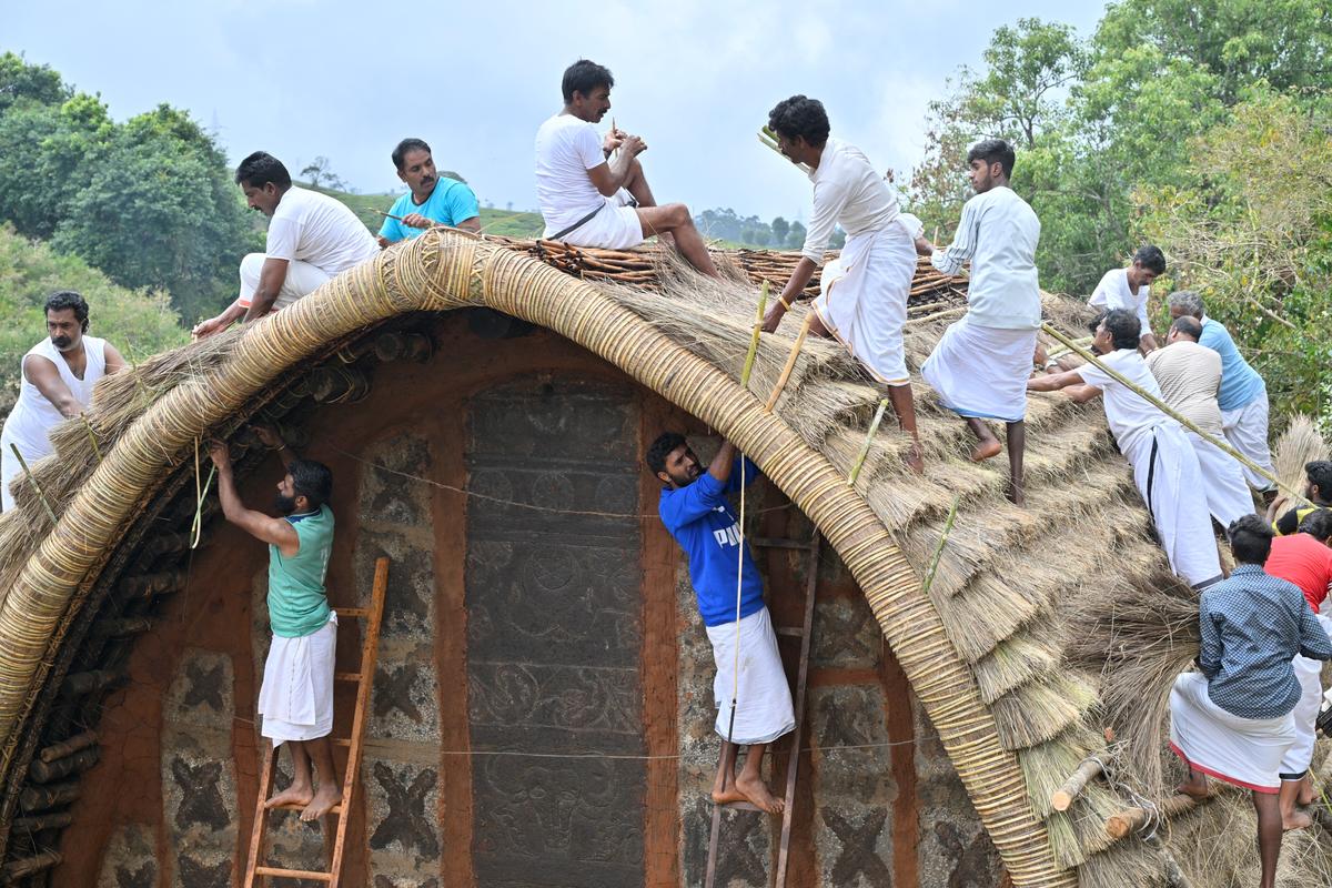 टोडे मंदिर का एक पुन: थैच हर 15 साल में होता है