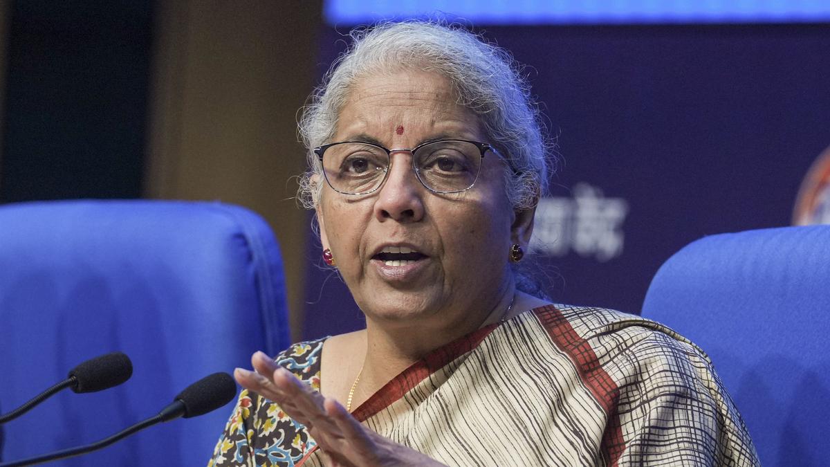 Who are the members of the GST Council and what is their voting power?