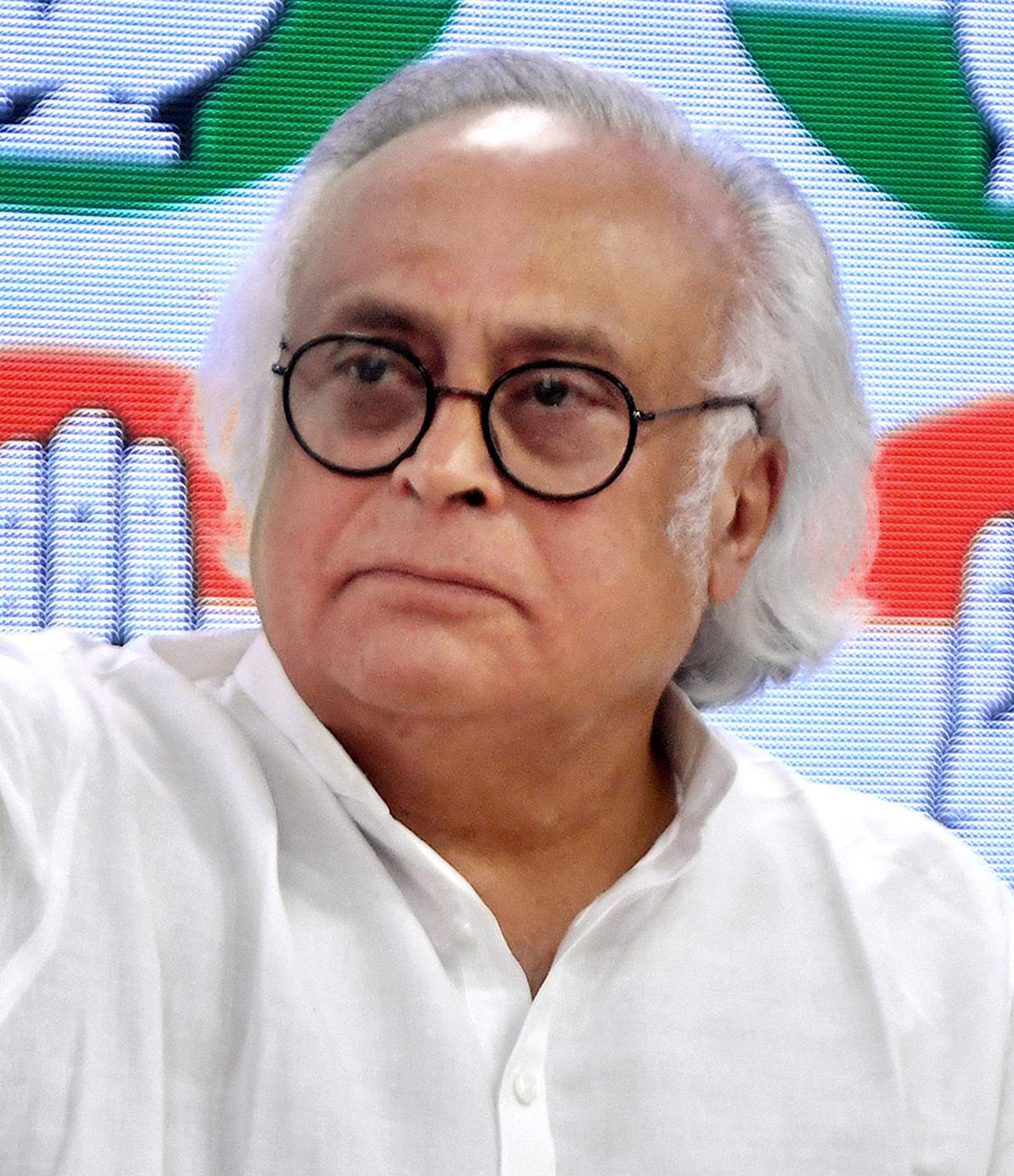 Suspensión de director del IIPS denunciada por opositores y comunidad