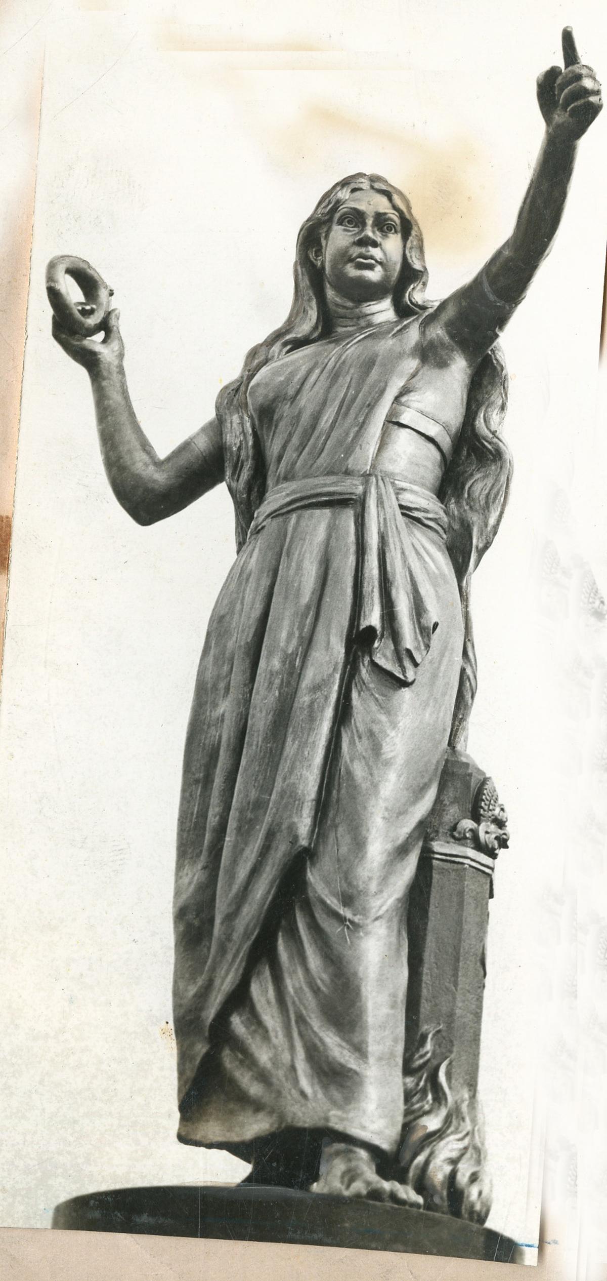 The Kannagi statue when it was first installed in 1968. The Kannagi statue when it was first installed in 1968.