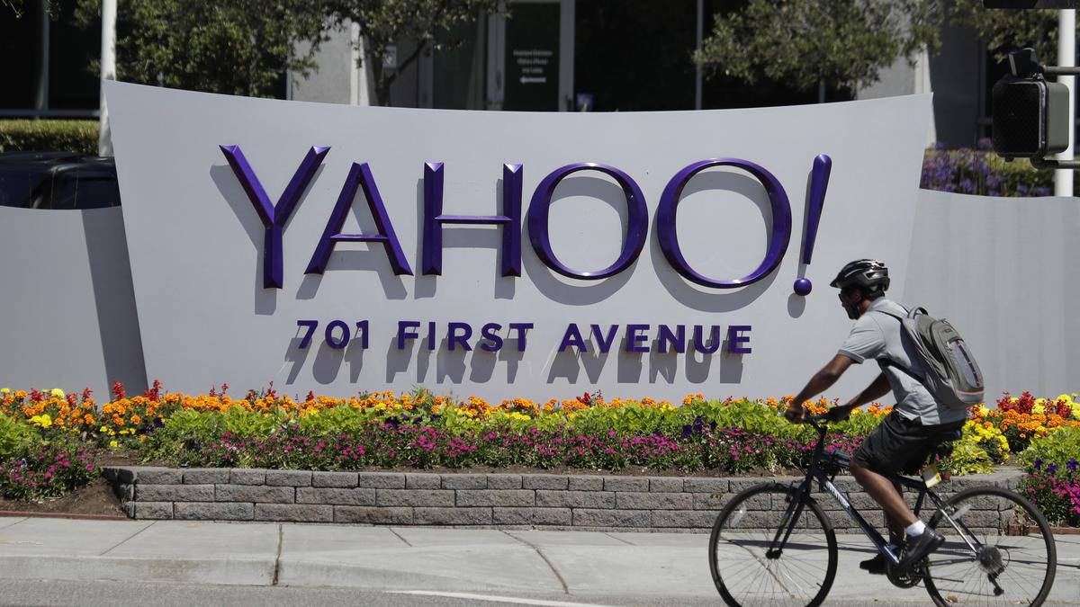 Yahoo to lay off more than 20% of staff