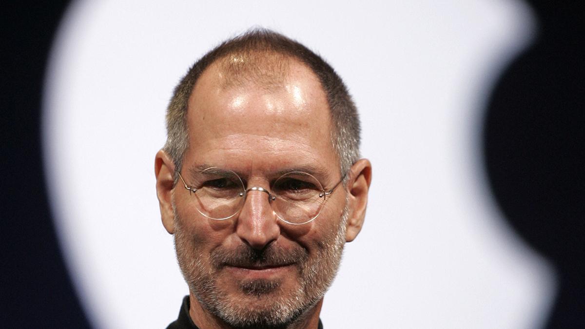 President Trump Praises Tim Cook's Leadership Over Steve Jobs in Social Media Post