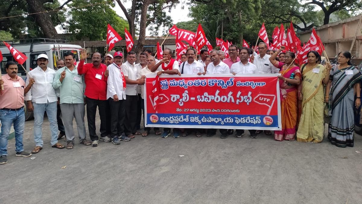 Dismiss A.P. School Education Principal Secretary Praveen Prakash for ‘harassing’ teachers: UTF