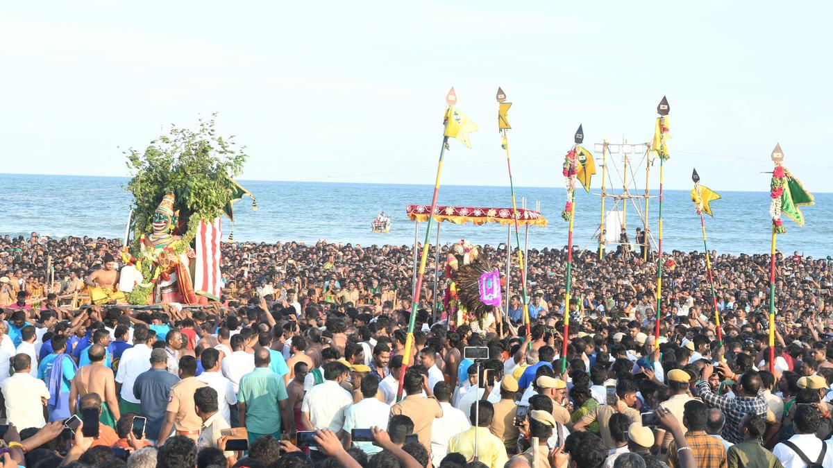 Thousands witness Soorasamharam in Tiruchendur