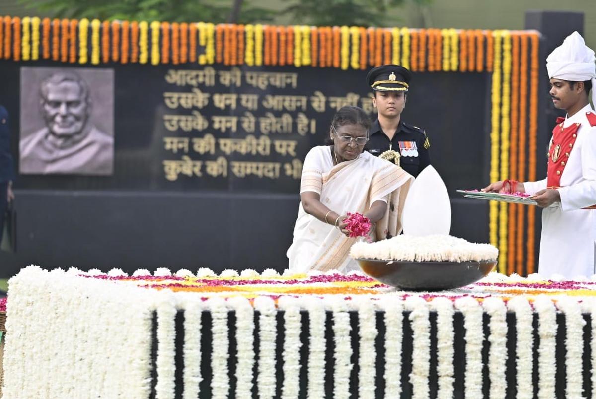 President Droupadi Murmu paying tributes to the former Prime Minister Atal Bihari Vajpayee on his death anniversary in New Delhi on August 16, 2025