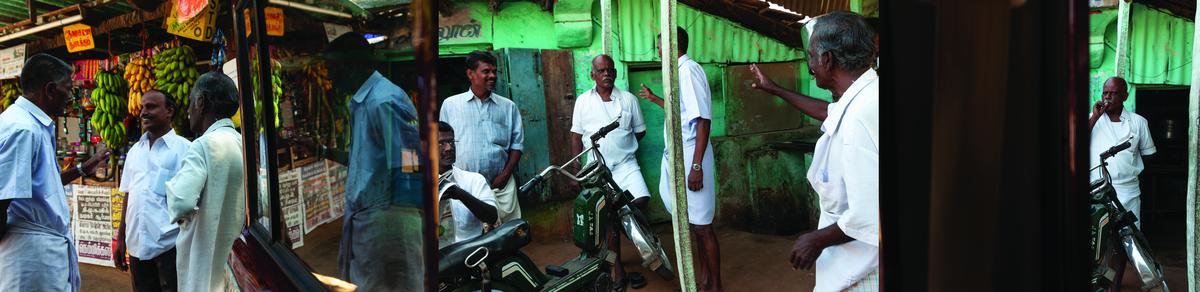 गिरीश गोपीनाथन द्वारा पफ्स एंड पॉलिटिक्स