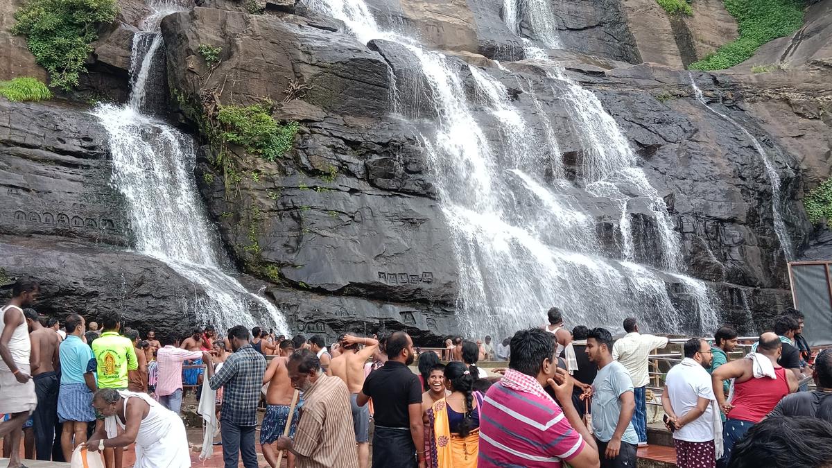 Pleasant weather and holidays attract tourists in droves to Kanniyakumari district