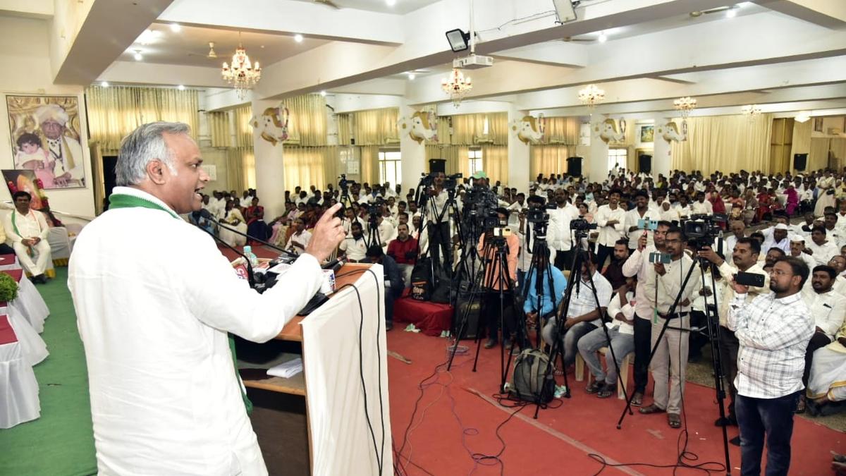 Don’t be hesitant in seeking votes based on track record, Congress workers told