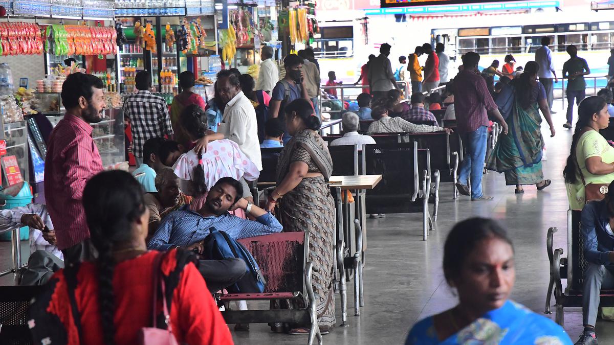 Unavailability of digital payment mode at some ticket counters in PNBS irks passengers