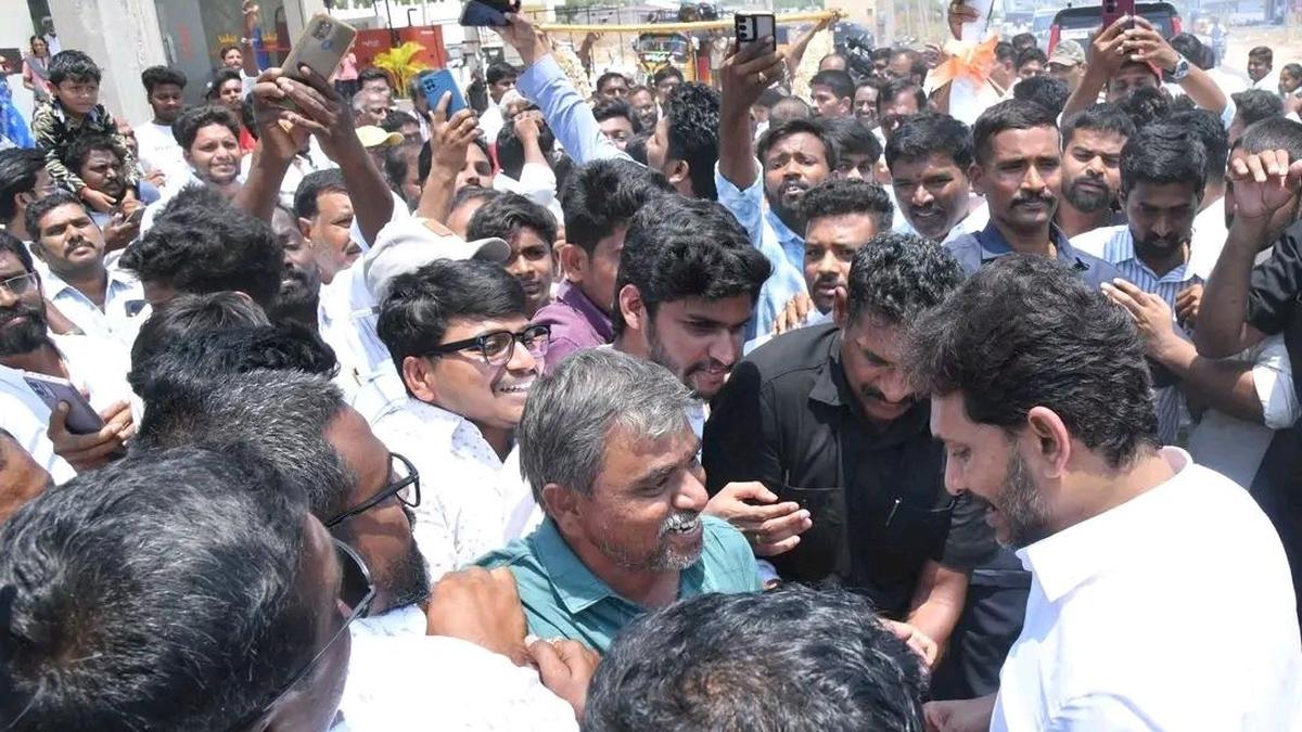 Jagan visits bereaved families of YSRCP leaders on second day of Pulivendula tour