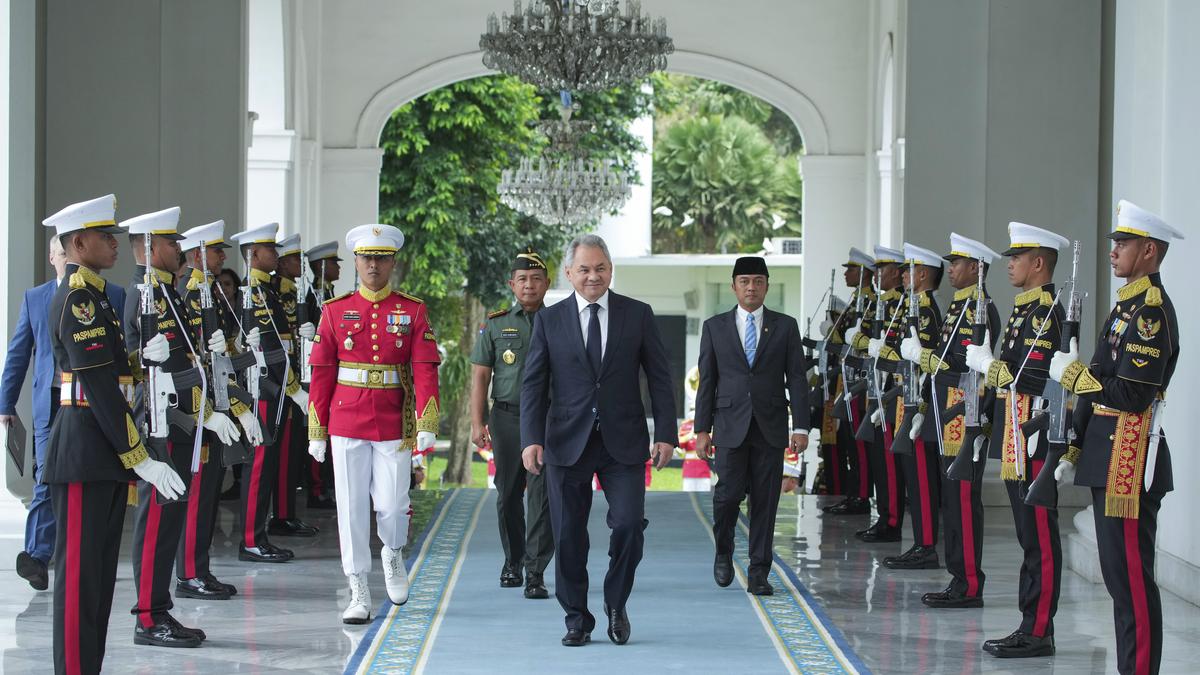 Russia and Indonesia hold talks to strengthen ties on defence and security