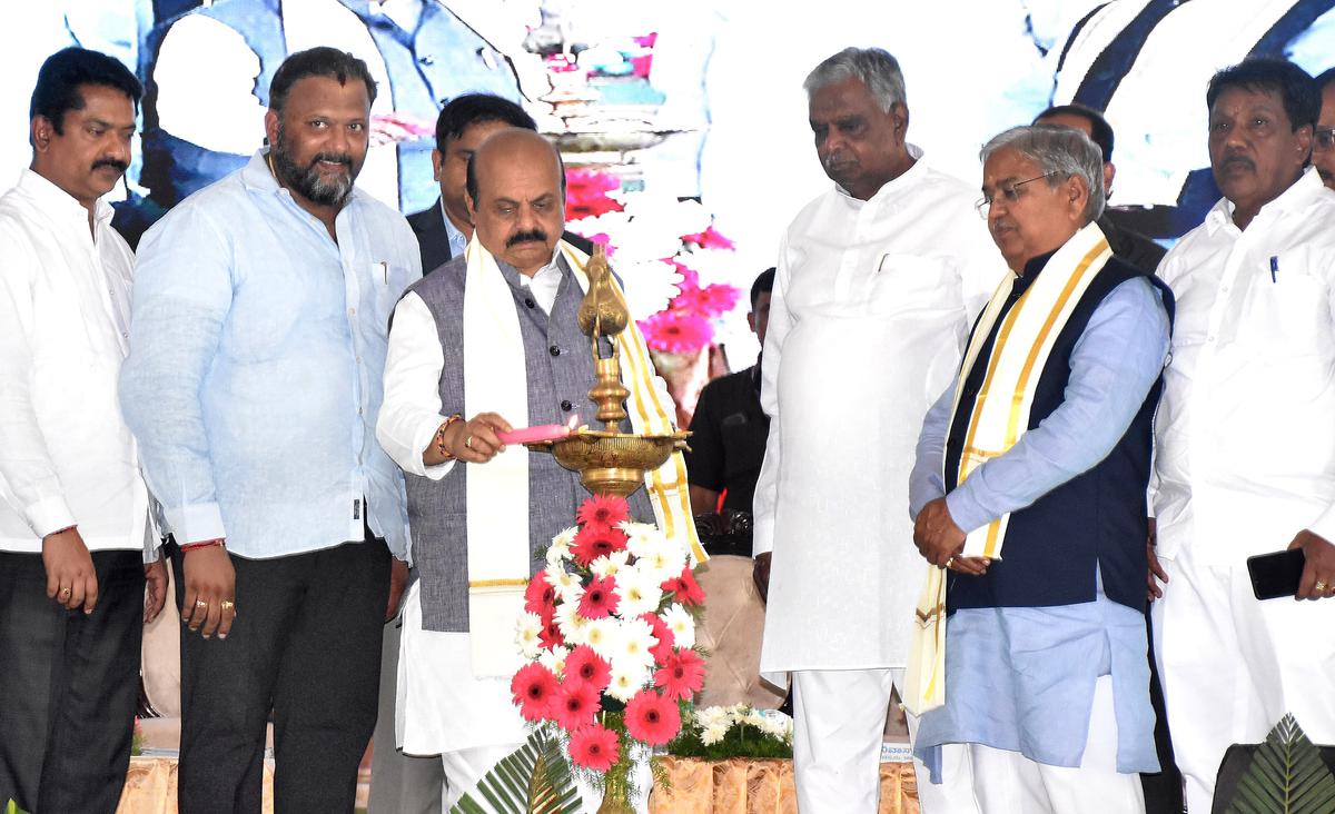 CM launches lift irrigation schemes in Nanjangud