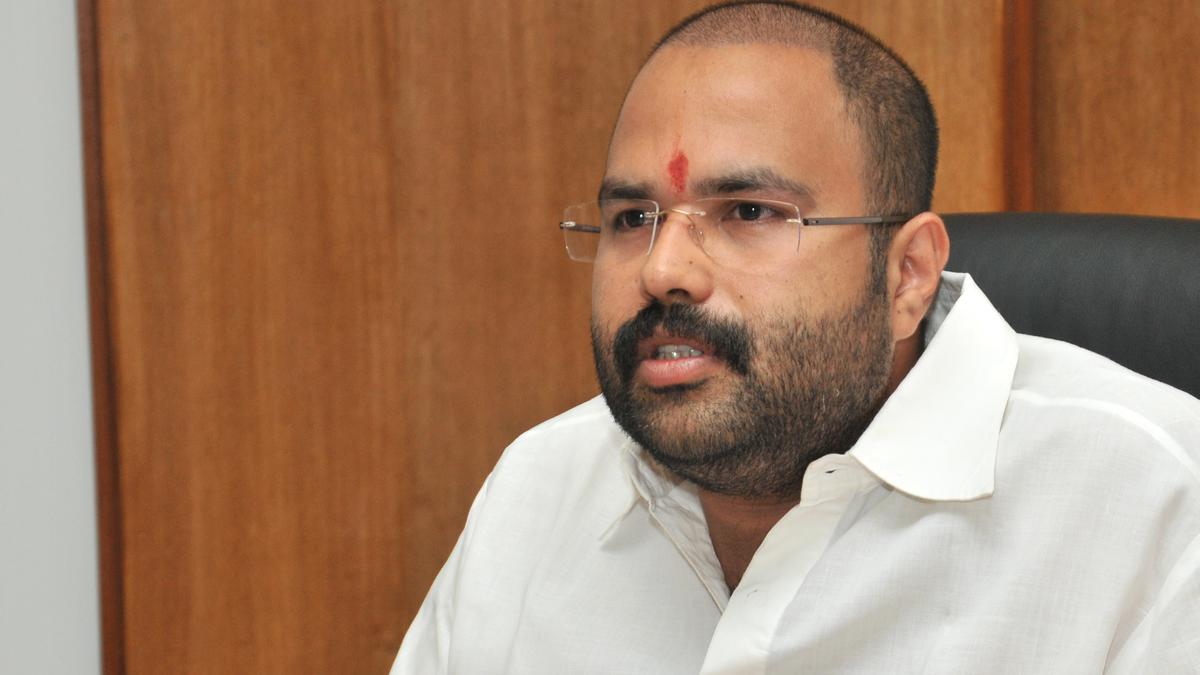 Anand Asnotikar hints at going back to the Congress