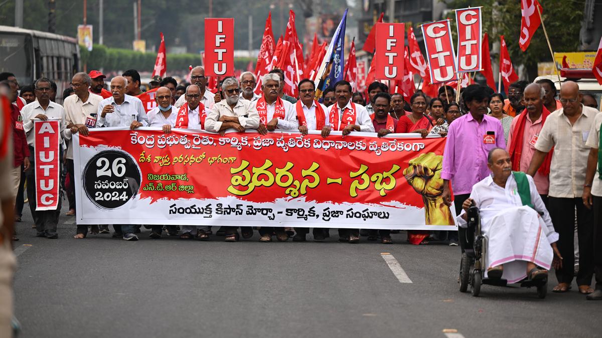 Andhra Pradesh Ryotu Sangham holds statewide protests demanding fair price