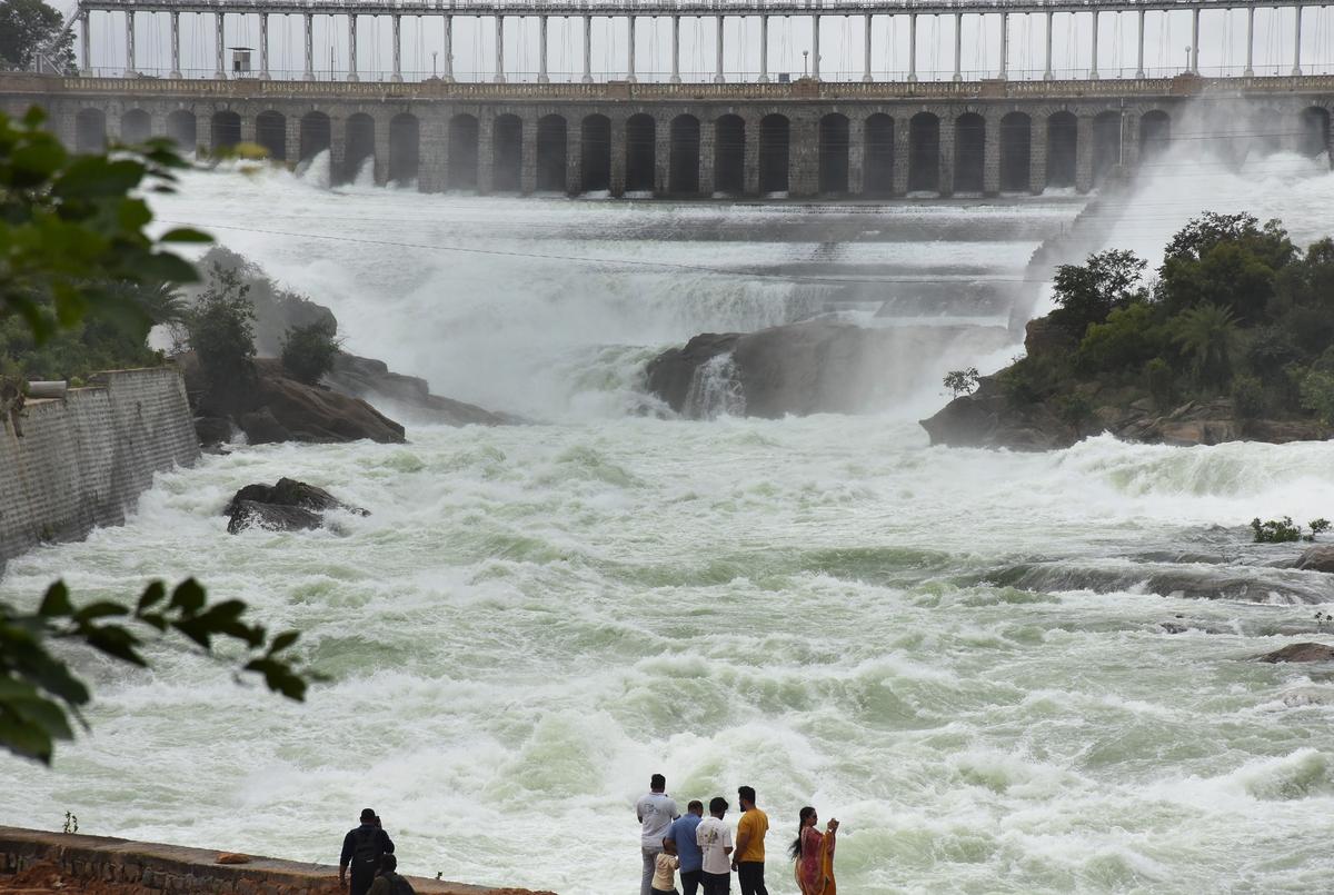 Officials in Mandya questioned about lack of water in lakes despite KRS  reservoir filled to capacity - The Hindu