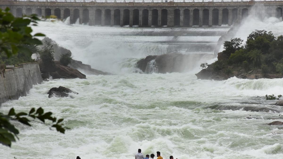 Officials in Mandya questioned about lack of water in lakes despite KRS reservoir filled to capacity